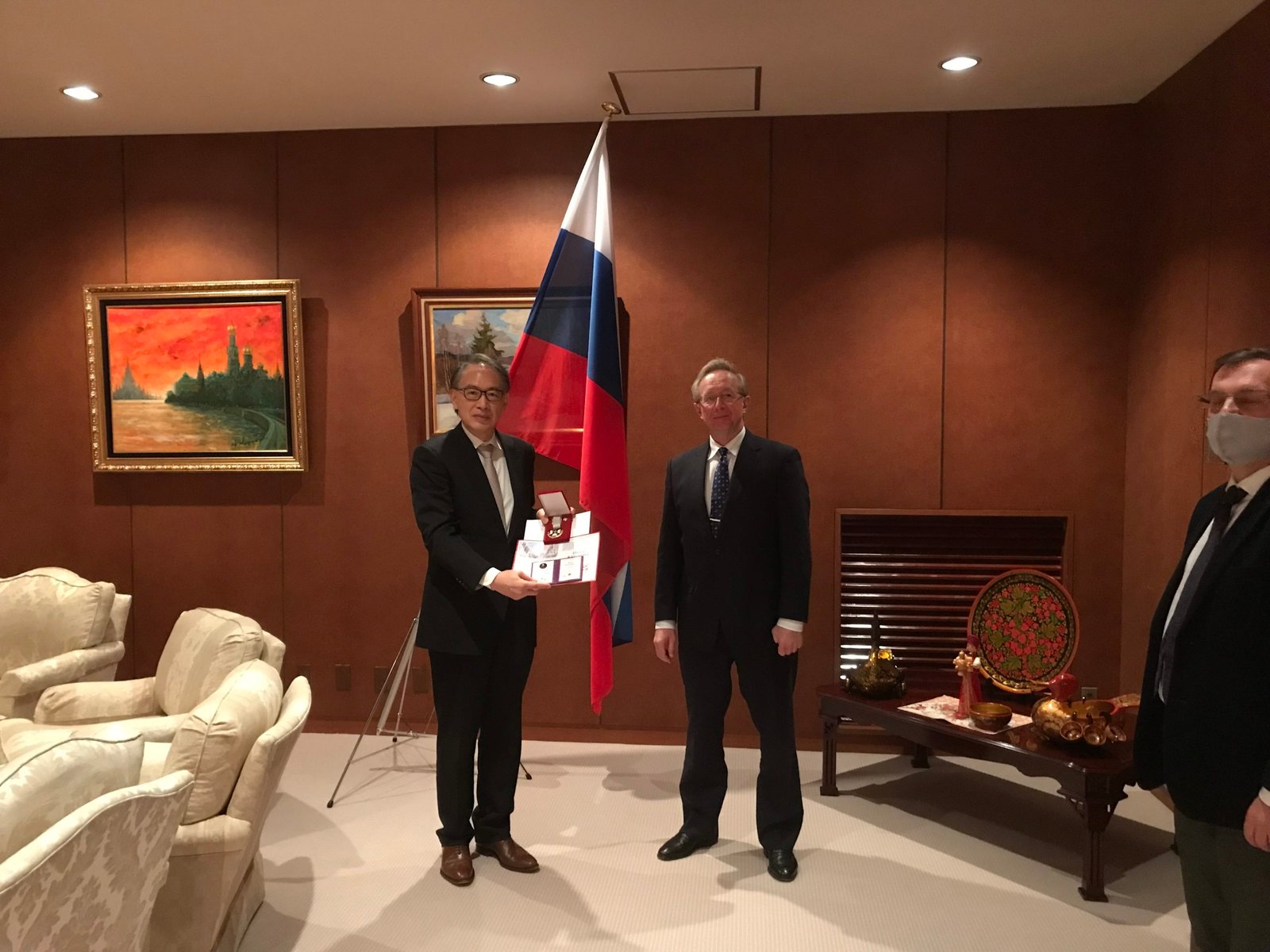 Ikuo Kameyama, Tetsuo Mochizuki awarded “Dostoevsky Star” medal